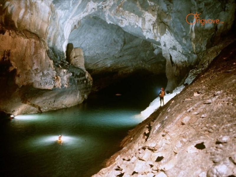 Vẻ Đẹp Huyền Ảo Bên Trong Động Tiên Phi Hòa Bình