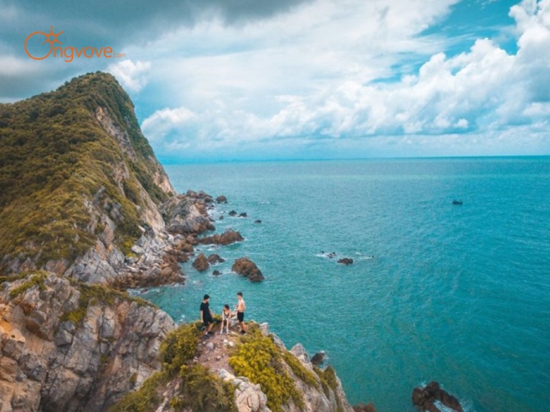 Các Địa Điểm Tham Quan Nổi Tiếng gần Bãi tắm Quan Lạn Quảng Ninh