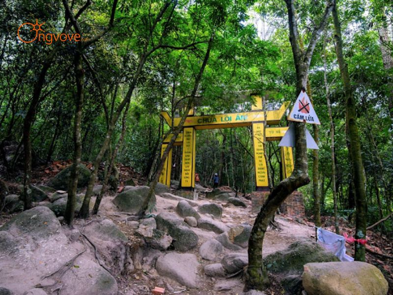 Các Địa Điểm Tham Quan Nổi Tiếng & Trải Nghiệm Độc Đáo Tại Chùa Lôi Âm Thượng Quảng Ninh