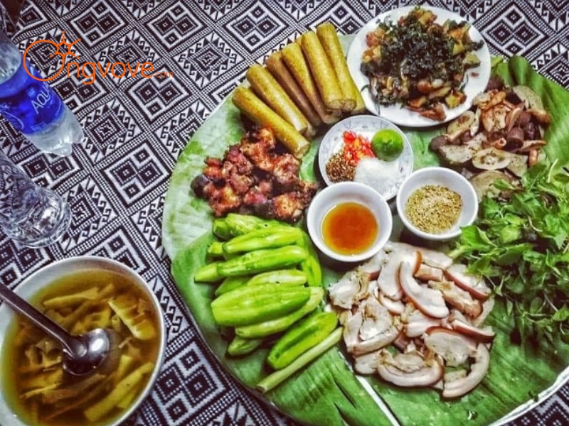 Ẩm thực tại Bản Pom Coọng Hòa Bình