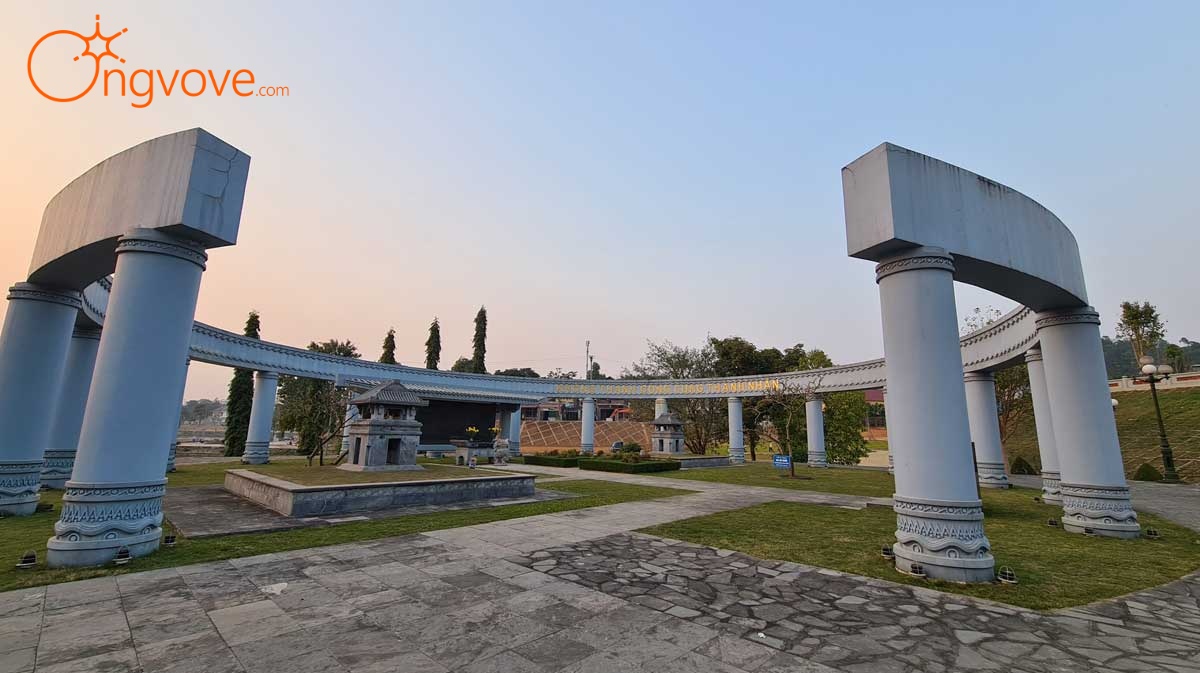 Khu di tích mộ Nguyễn Thái Học và các chiến sĩ khởi nghĩa Yên Bái tự túc