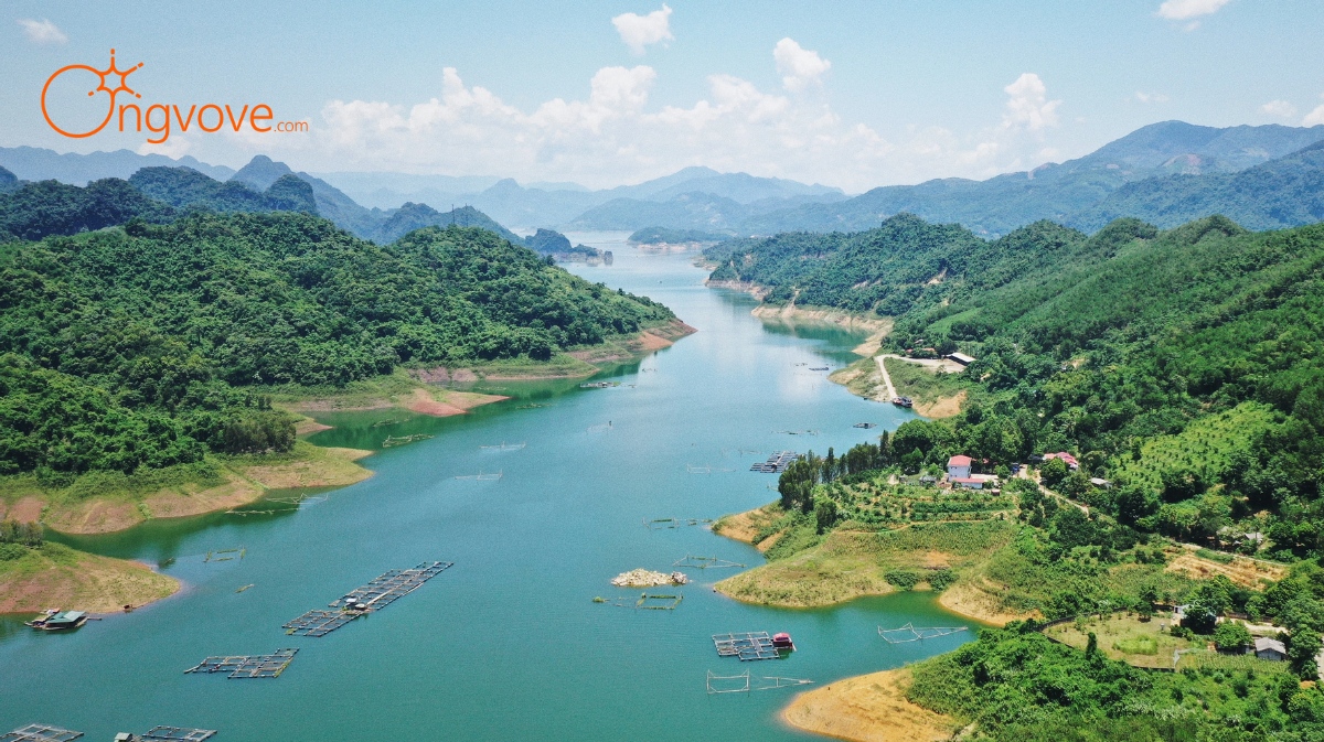 Hành Trình Du Lịch Núi Cột Cờ Hòa Bình Tự Túc – Hành Trình Khám Phá Miền Đất Huyền Thoại