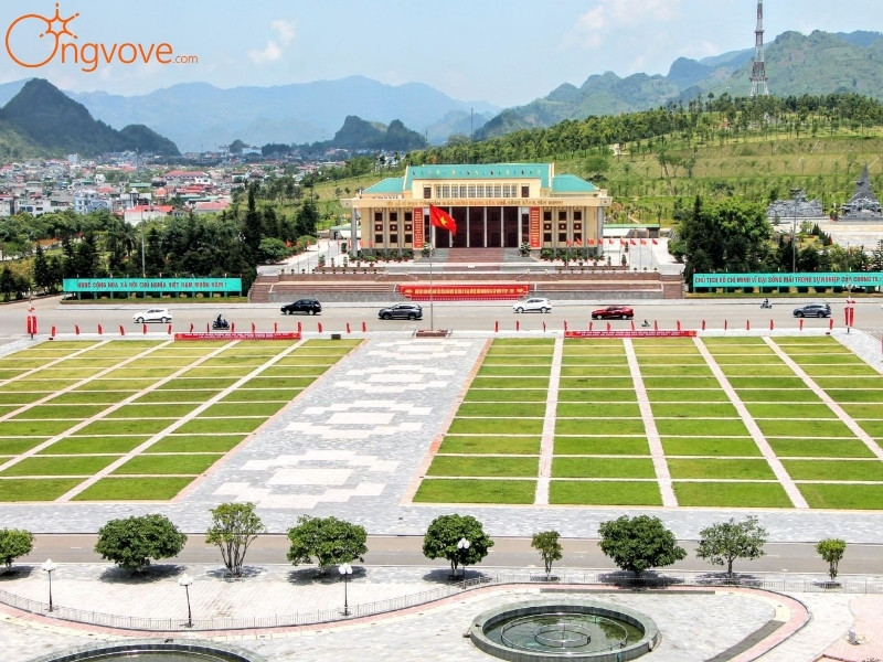Ong Vò Vẽ Travel: Cùng Bạn Khám Phá Quảng Trường Lai Châu