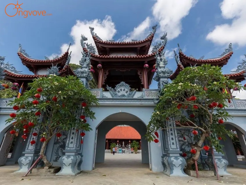 Sử dụng dịch vụ "Đền Bồng Lai Hòa Bình tự túc" tại nền tảng Ong Vò Vẽ Travel