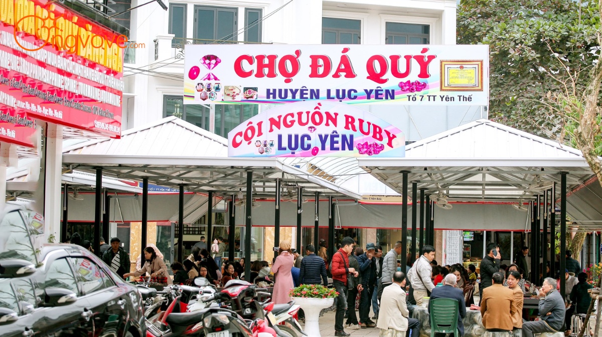 Chợ đá quý Lục Yên tự túc