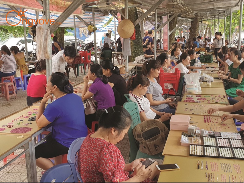 Khám Phá Các Loại Đá Quý Tại Chợ Đá Quý Lục Yên