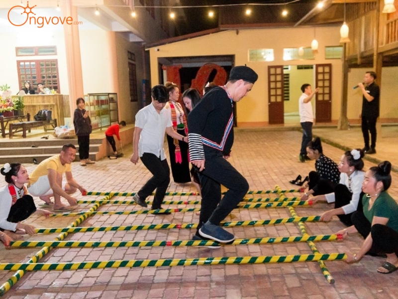Sử Dụng Dịch Vụ Du Lịch "Bản Sà Rèn Yên Bái tự túc" Tại Nền Tảng Ong Vò Vẽ Travel