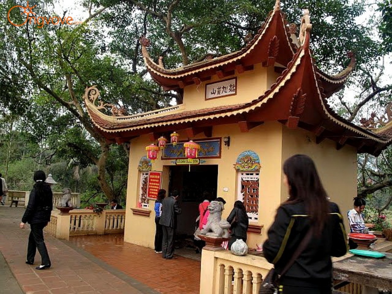 Hành Hương Đền Chín Giếng Thanh Hóa Tự Túc Có Gì Hấp Dẫn?