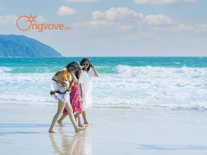 Ong Vò Vẽ Travel – chuyên cung cấp dịch vụ và thông tin du lịch uy tín tại Bãi tắm Minh Châu, Quảng Ninh.