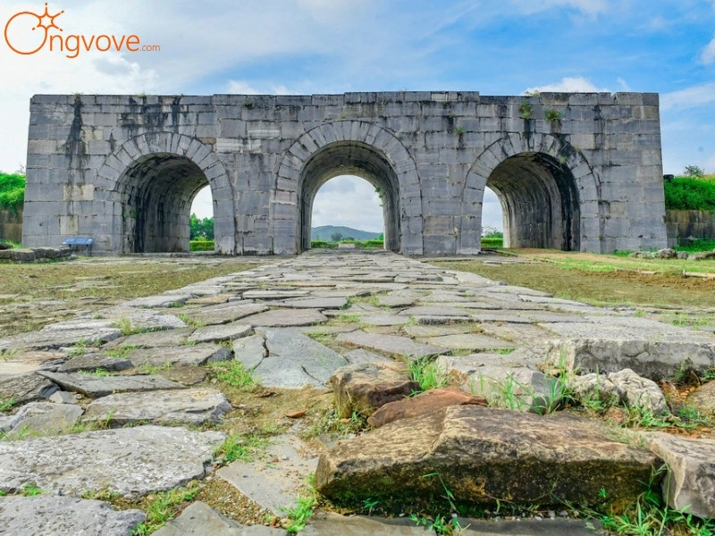 Ong Vò Vẽ Travel Chuyên Cung Cấp Thông Tin Tour, Địa Điểm Du Lịch Tại Thành nhà Hồ