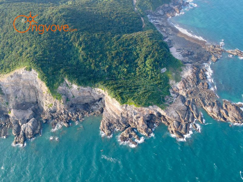 Khám Phá Bãi Đông – "Viên Ngọc Ẩn" Của Bãi tắm Cô Tô Con Quảng Ninh
