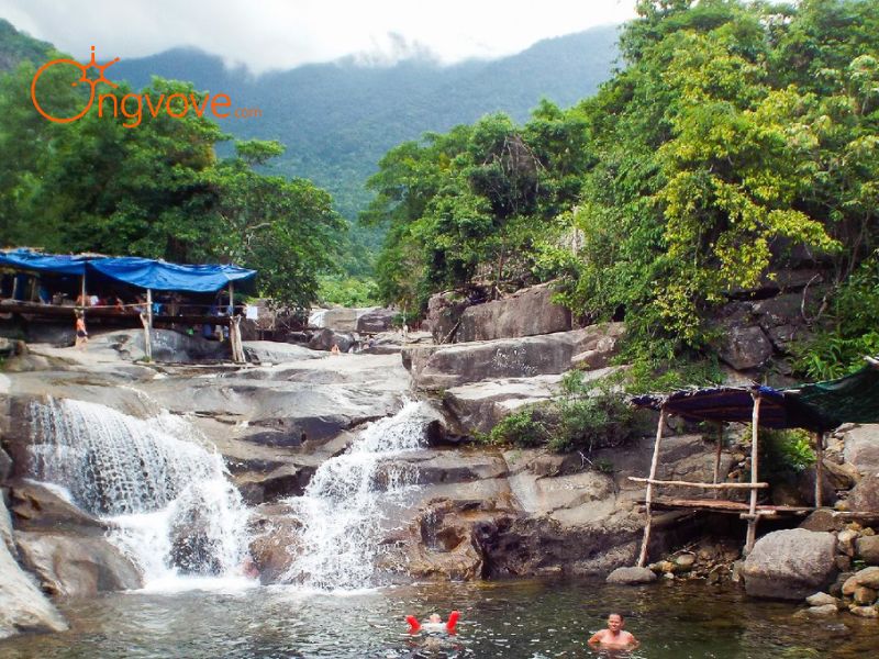 Chơi Gì Ở Thác Mơ Quảng Ninh? Trải Nghiệm Đa Dạng Từ Thiên Nhiên Đến Văn Hóa