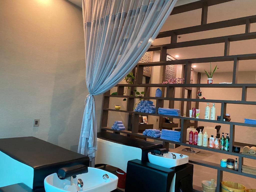 Vị trí – Quy mô – Phân khúc: Mô tả Khách Sạn Mường Thanh Luxury Khánh Hòa trong hệ thống Mường Thanh và vị trí nổi bật của nó.