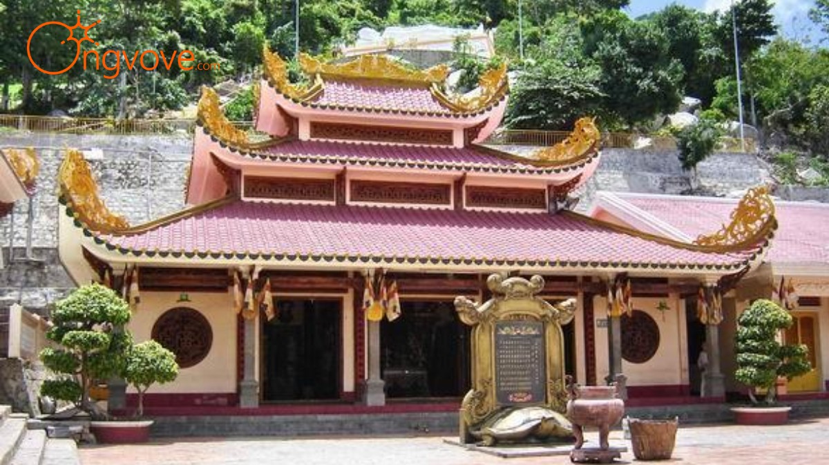 Chùa Linh Sơn Tiên Thạch Tự