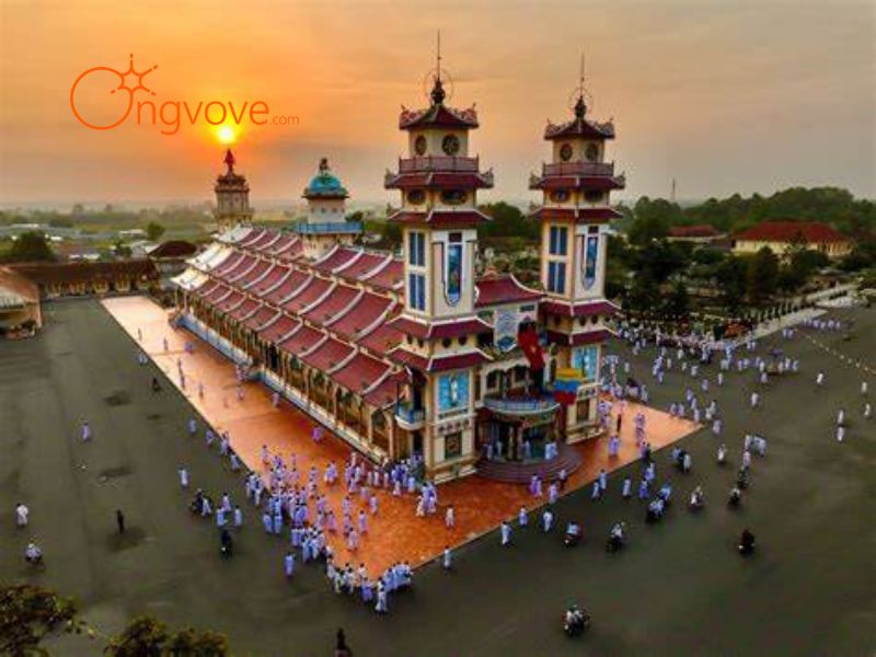Kiến Trúc Độc Đáo Của Tòa Thánh Cao Đài Tây Ninh: Hòa Quyện Đông Tây