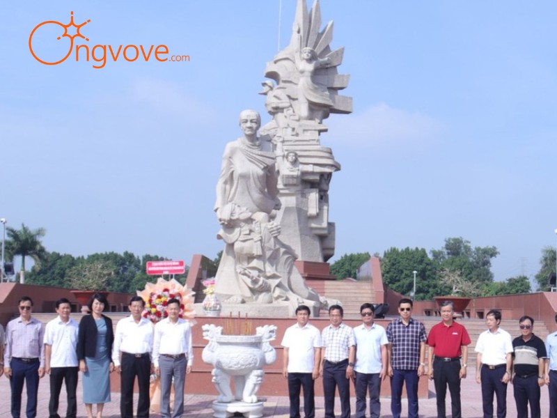 Kinh nghiệm du lịch Tượng đài Chiến thắng Long An tự túc cùng Ong Vò Vẽ Travel