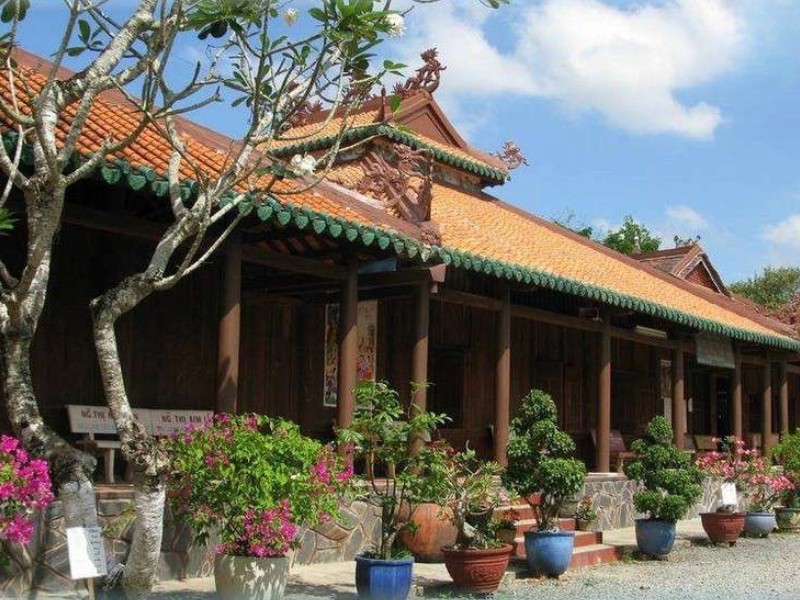 Ong Vò Vẽ Travel - Đơn vị chuyên cung cấp chuyến đi Chùa Tôn Thạnh Long An tự túc cho bạn