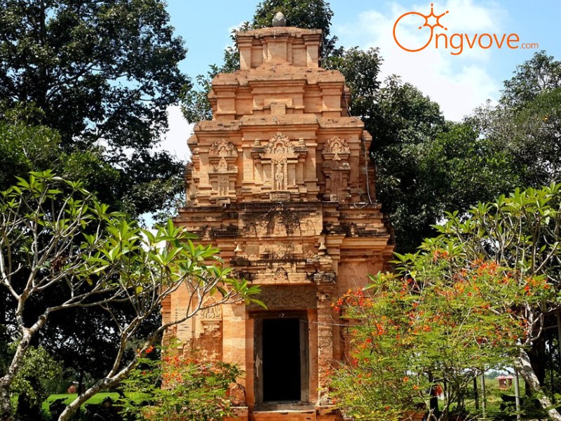 Ong Vò Vẽ Travel - Đơn vị cung cấp chuyến đi Tháp Cổ Bình Thạnh tự túc dành cho bạn