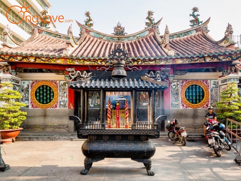 Kiến Trúc Độc Đáo Và Trang Trí Tinh Xảo Của Miếu Bà Thiên Hậu