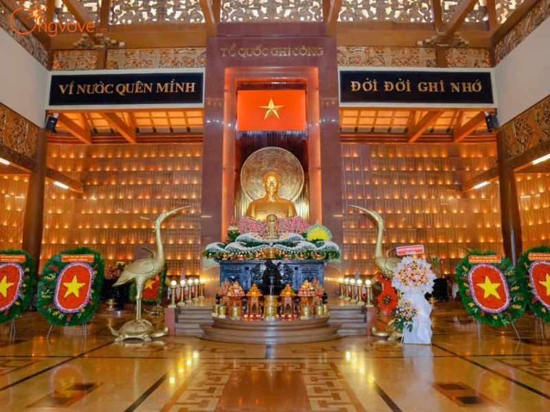 Kiến Trúc, Cảnh Quan và Trải Nghiệm Tham Quan Đầy Cảm Xúc