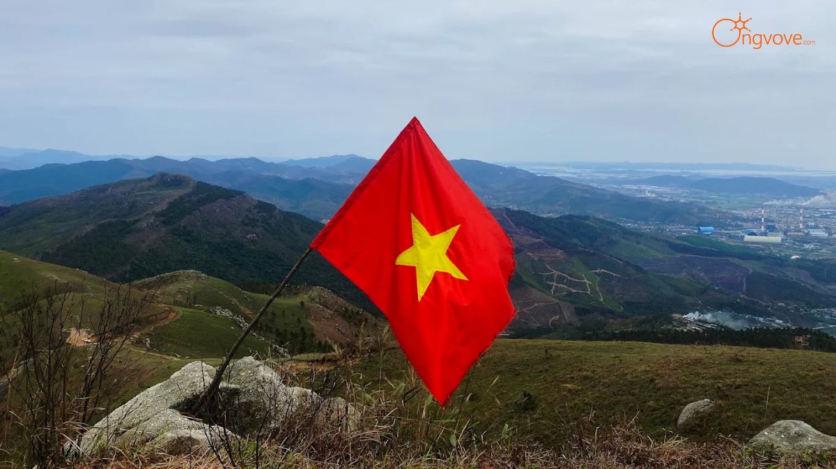 Núi Thành Đẳng Quảng Ninh Tự Túc - Chinh Phục "Nóc Nhà" Đông Triều và Khám Phá Vẻ Đẹp Tiềm Ẩn
