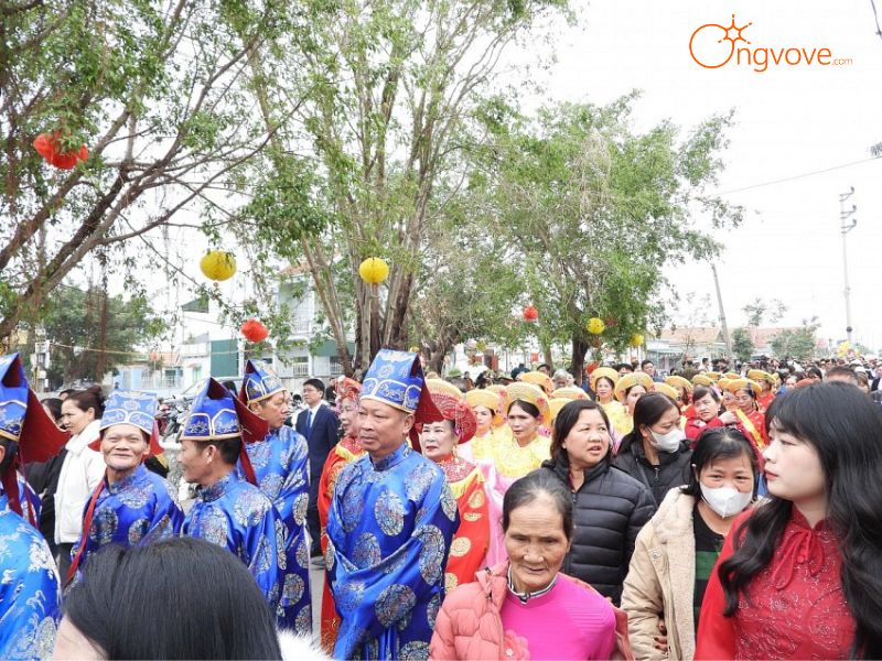 Thời Tiết Thích Hợp Để Tham Quan Đình Đền Công Quảng Ninh