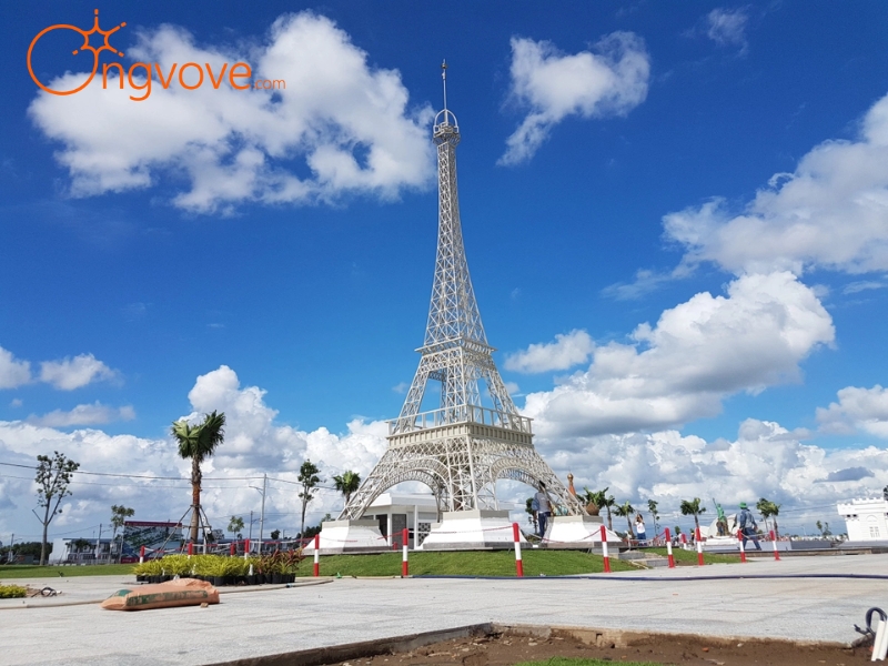 Tháp Eiffel - Nét lãng mạn của nước Pháp ngay tại Long An