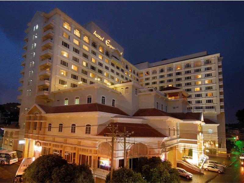 Khách sạn Equatorial Hotel 