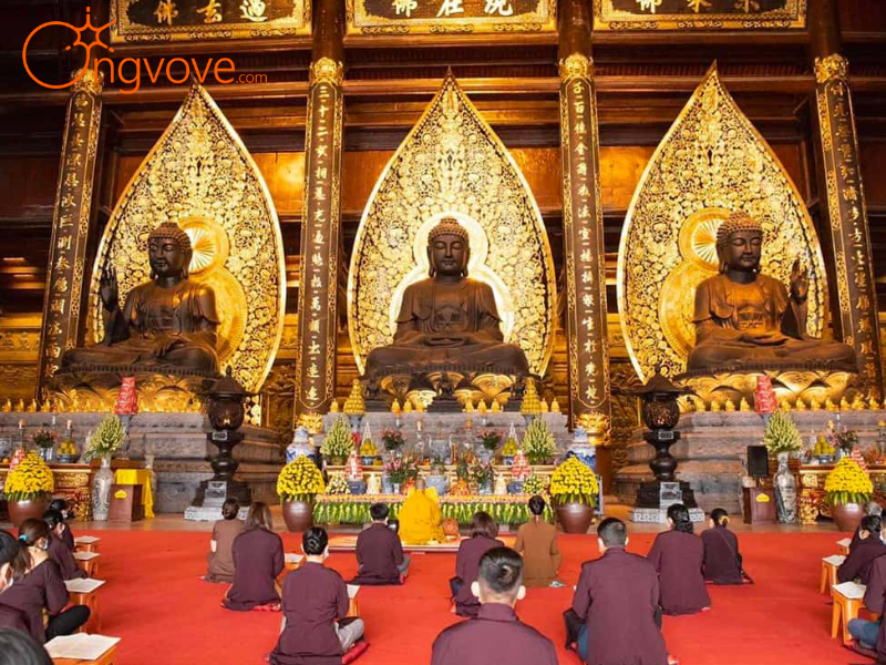 Tam điện chùa Tam Chúc tráng lệ