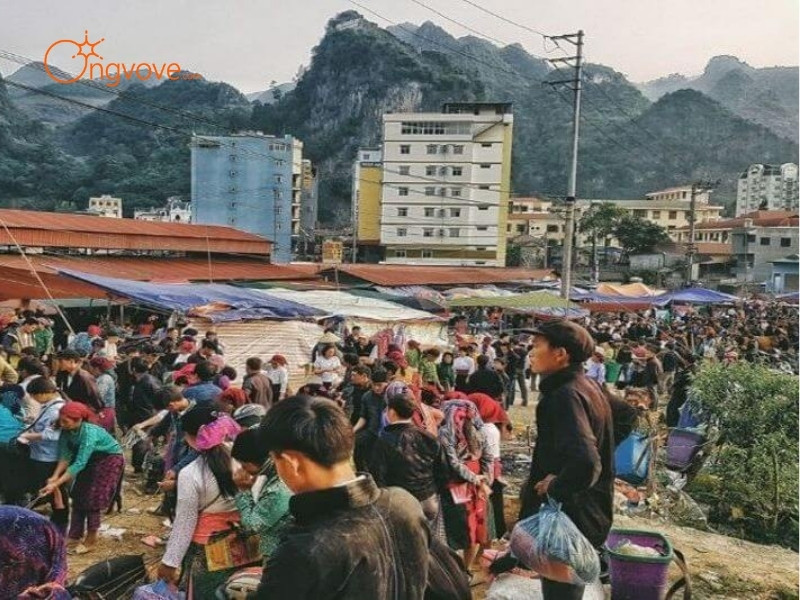 Kiến Trúc & Lịch Sử Của Chợ Đồng Văn: Dấu Ấn Thời Gian
