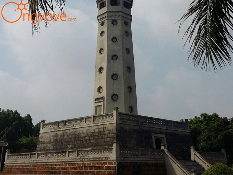 Cột cờ Hưng Hóa có gì đặc biệt về kiến trúc ?