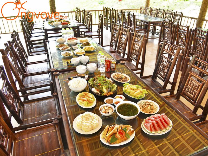 Gợi Ý Lưu Trú và Ăn Uống Gần Công Viên Tưởng Niệm Thiên Đức