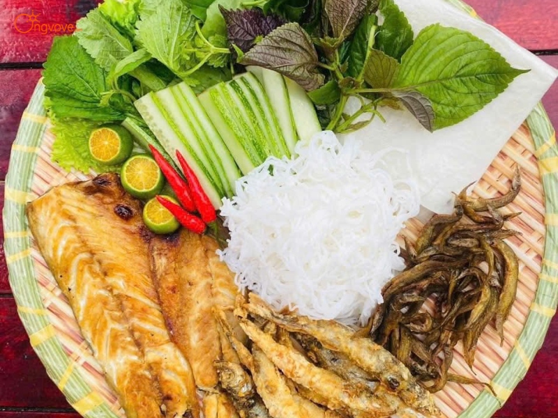 Những Món Ăn Đặc Sắc Tại Phố Ẩm Thực Phú Lâm