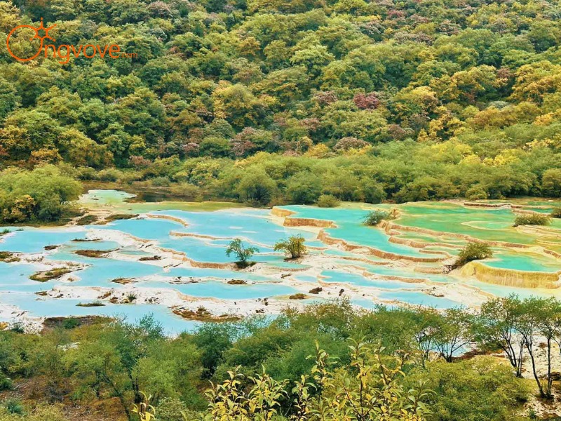 Hoàng Long - Rặng ruộng bậc thang và hồ nước màu ngọc lam