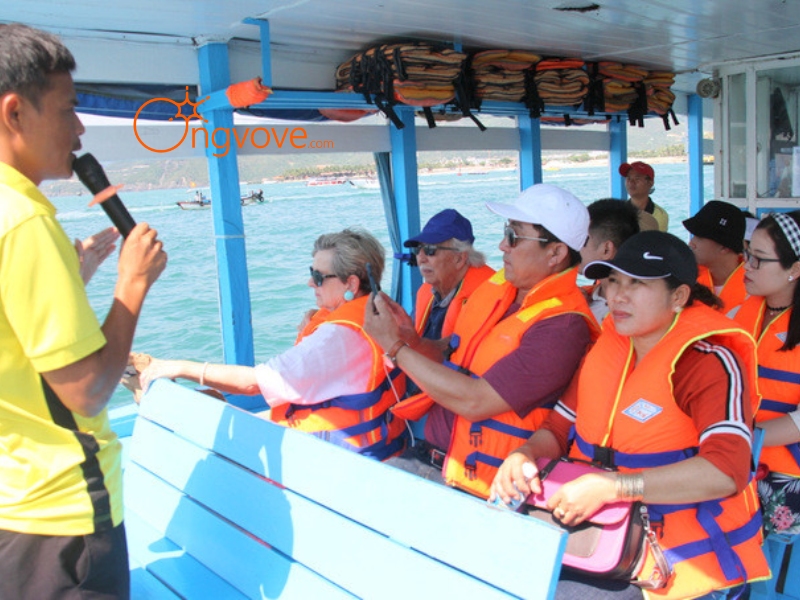 How Much Does It Cost to Hire a Tour Guide in Ha Tien?