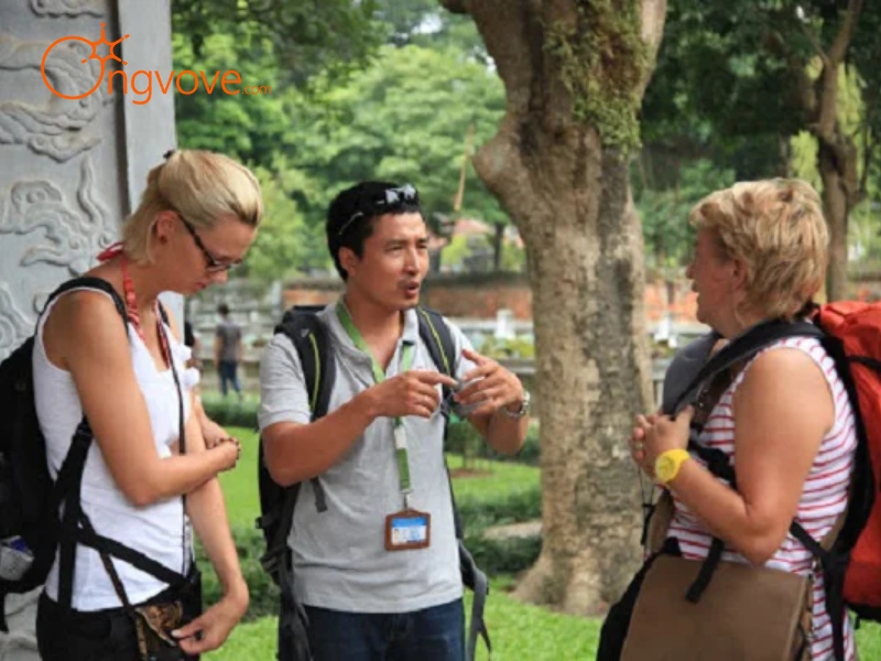 Why Hire a Private Tour Guide for Foreigners?