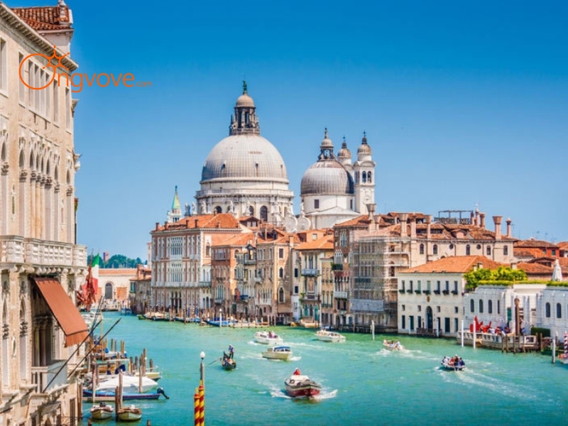 Top Cities to Explore with an Italian Tour Guide