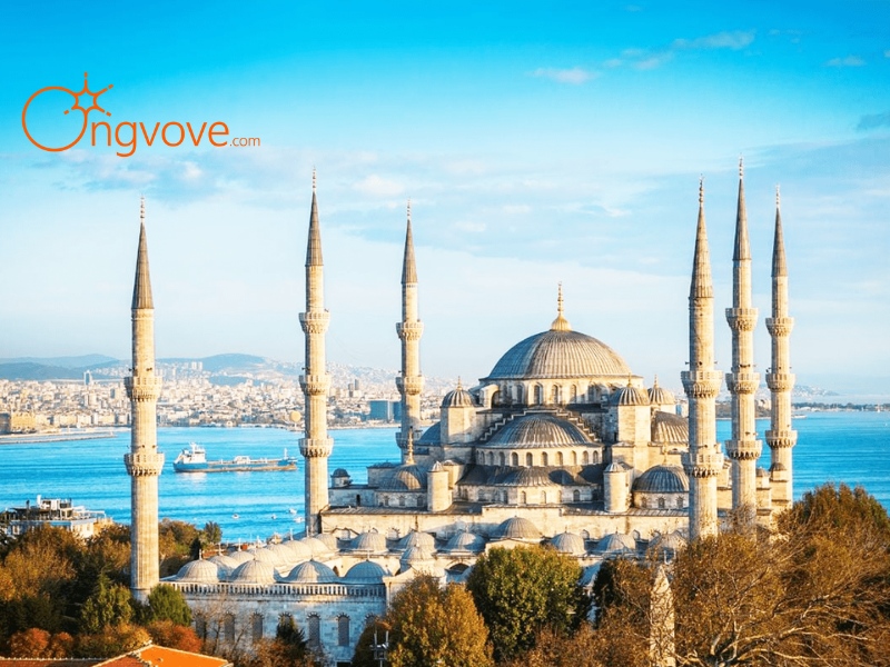 Essential Places to Explore with an Istanbul Tour Guide