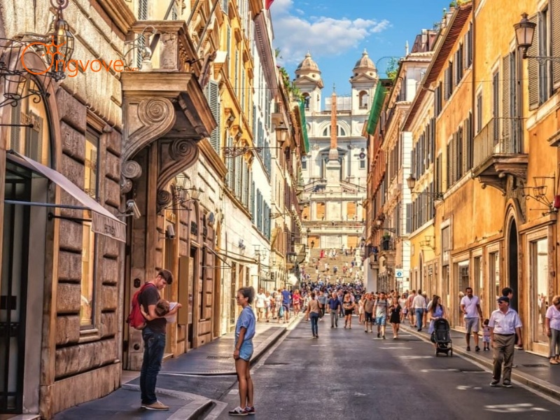 Exploring Shopping in Rome