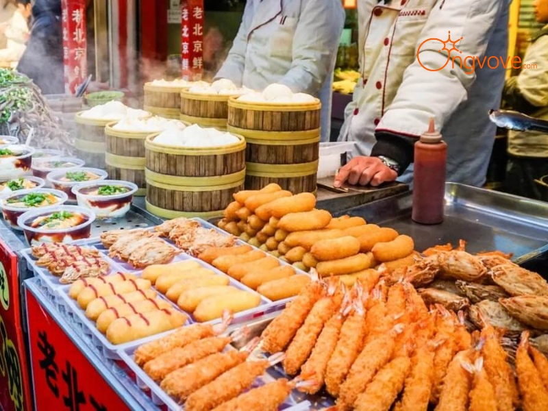 Types of Culinary Tours: From Street Food to High-End Experiences