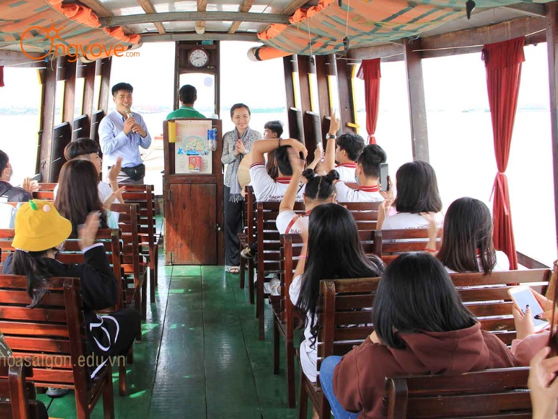 Essential Skills of a Cruise Tour Guide