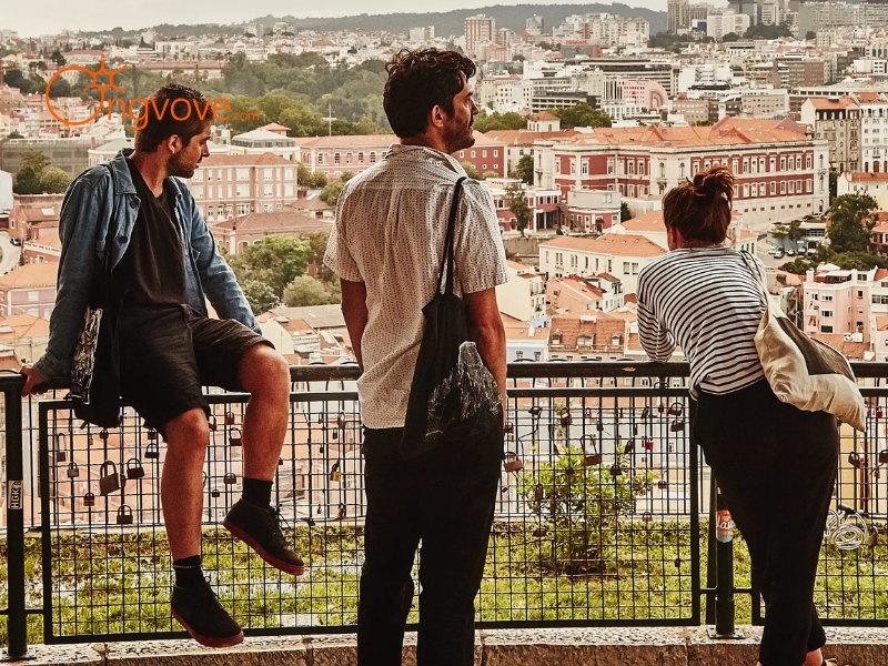 Final Tips for Hiring Budget Tour Guides