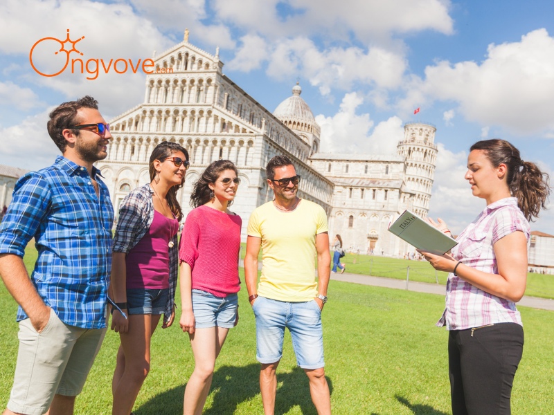 Hire French-Speaking Tour Guides