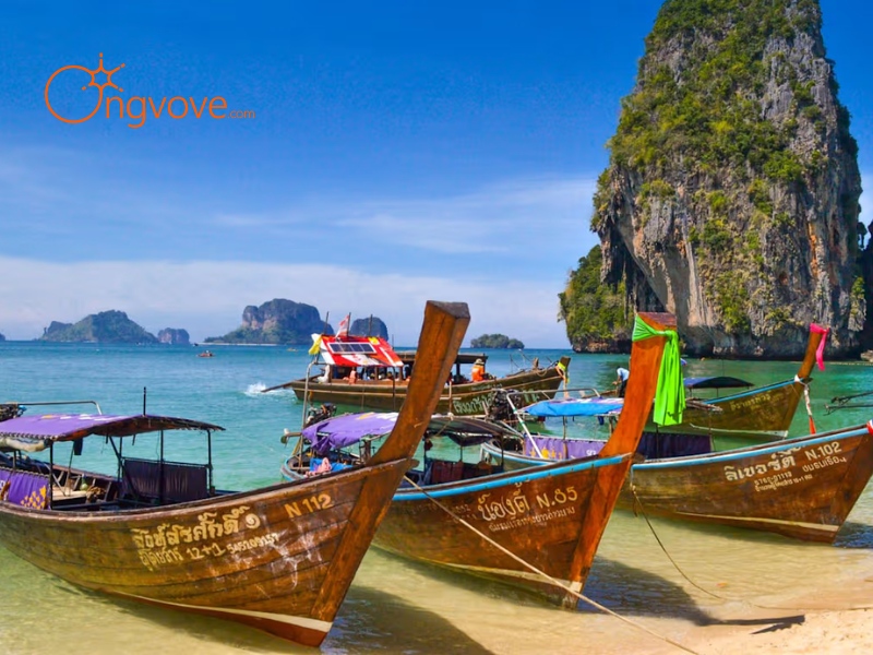 Popular Destinations to Hire Budget Tour Guides