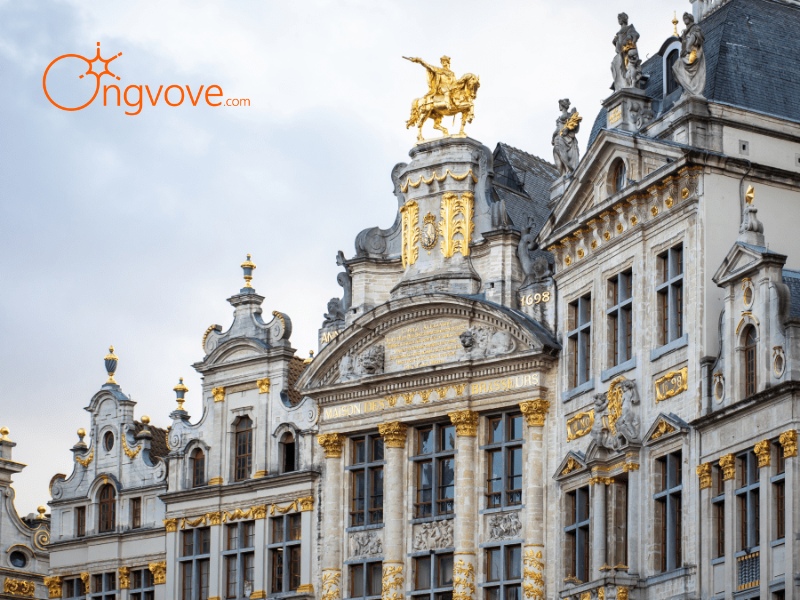 Top Destinations for Hiring a French-Speaking Tour Guide