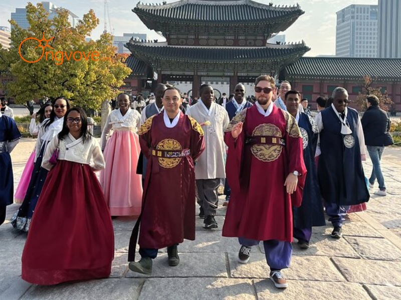 Top Destinations for Hiring a Korean-Speaking Tour Guide