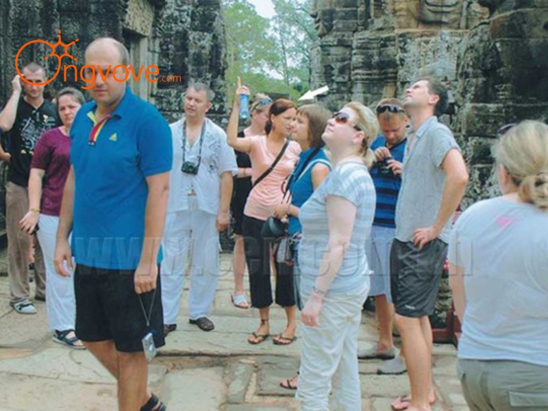 Where to Hire a French-Speaking Tour Guide