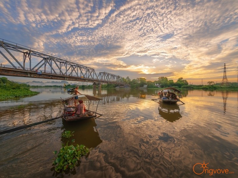 Nguồn Gốc Sông Đáy