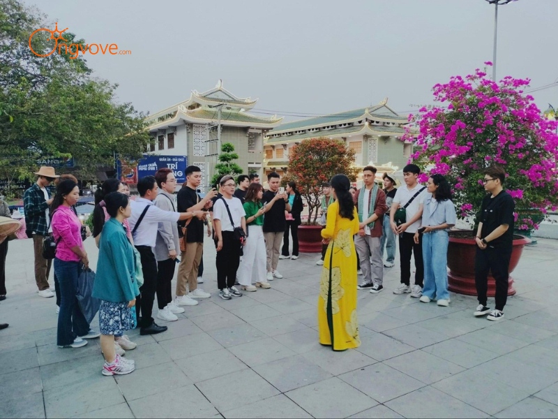 Tại Sao Bạn Cần Một Tour Guide Châu Đốc?