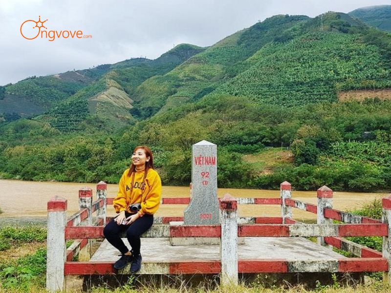 Những Tiêu Chí Cần Lưu Ý Khi Thuê Hướng dẫn viên tại Cột mốc biên giới Việt - Trung tại Si Ma Cai